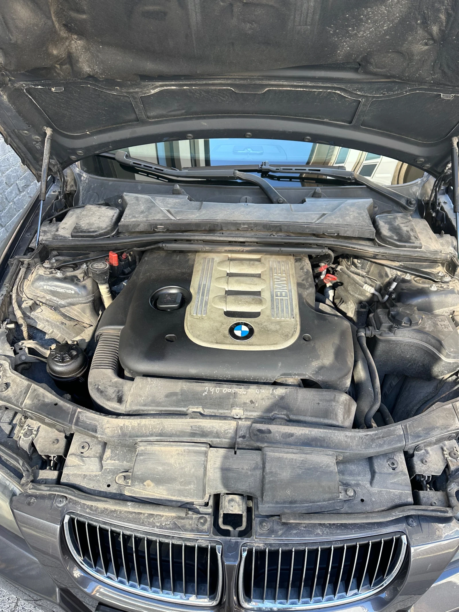 BMW 330 Е91 330 XD 4x4 - изображение 10