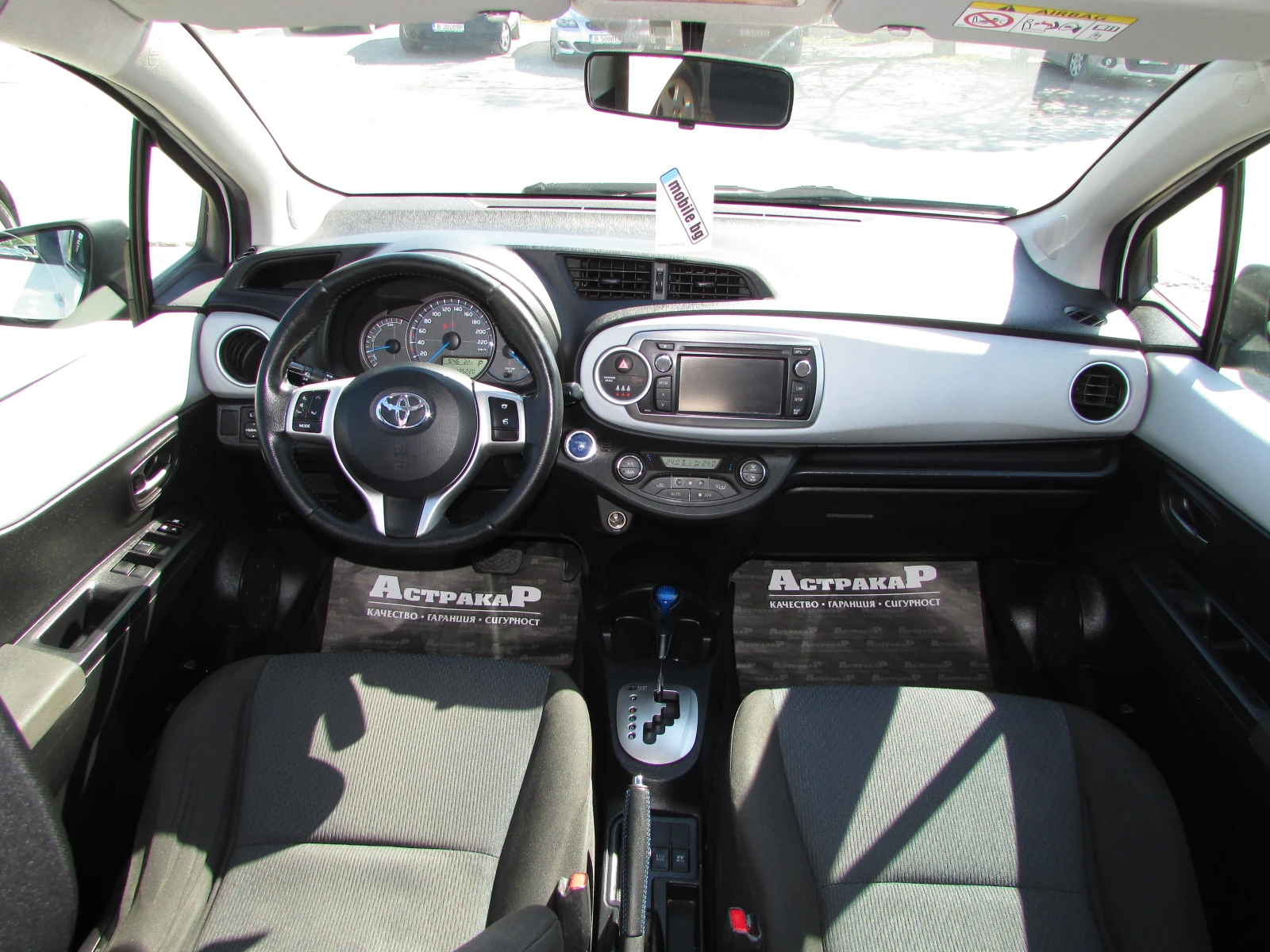 Toyota Yaris 1.5i HYBRID, снимка 7 - Автомобили и джипове - 54314433