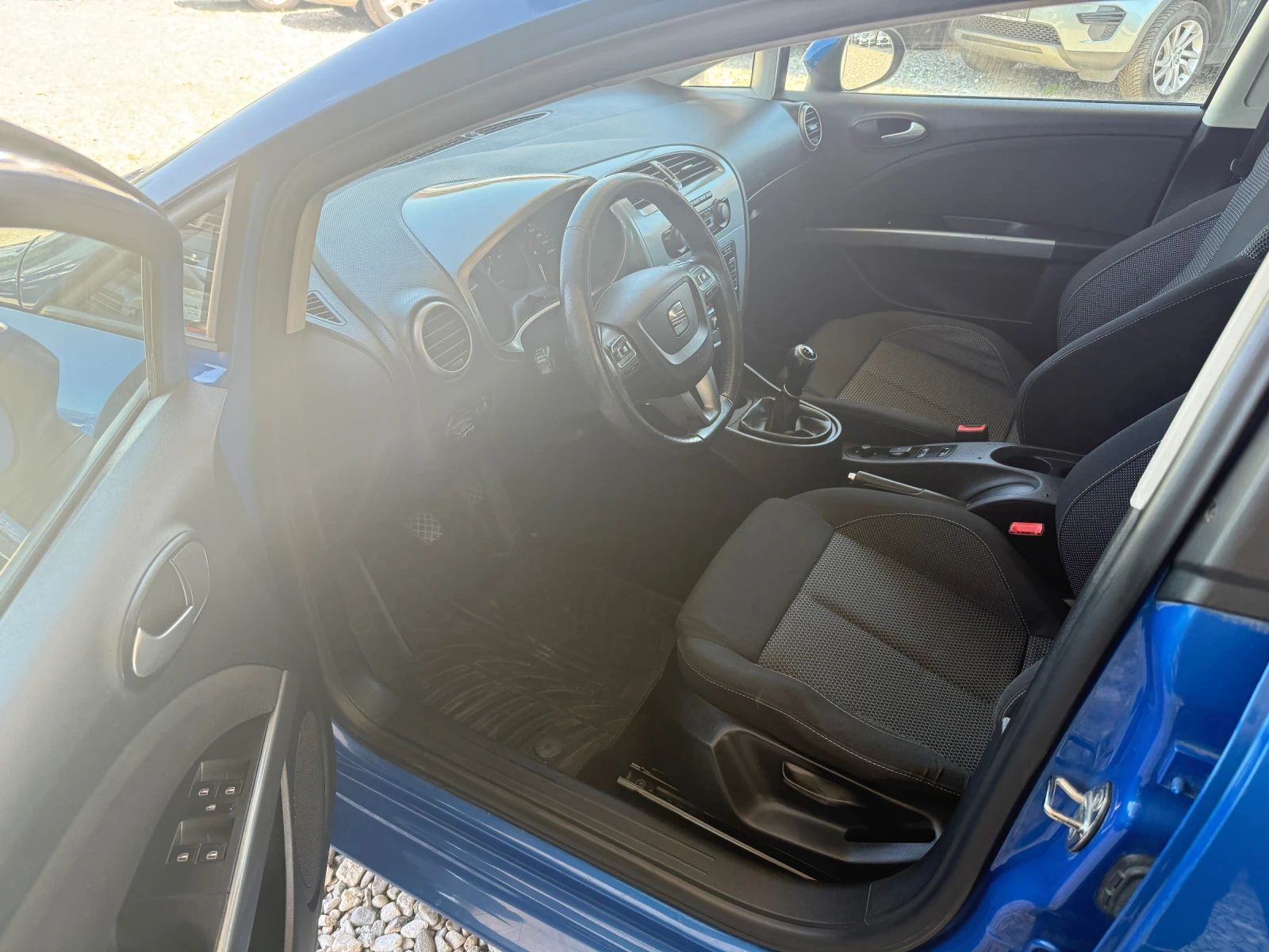 Seat Leon 1.6 TDI Face, снимка 5 - Автомобили и джипове - 54437644