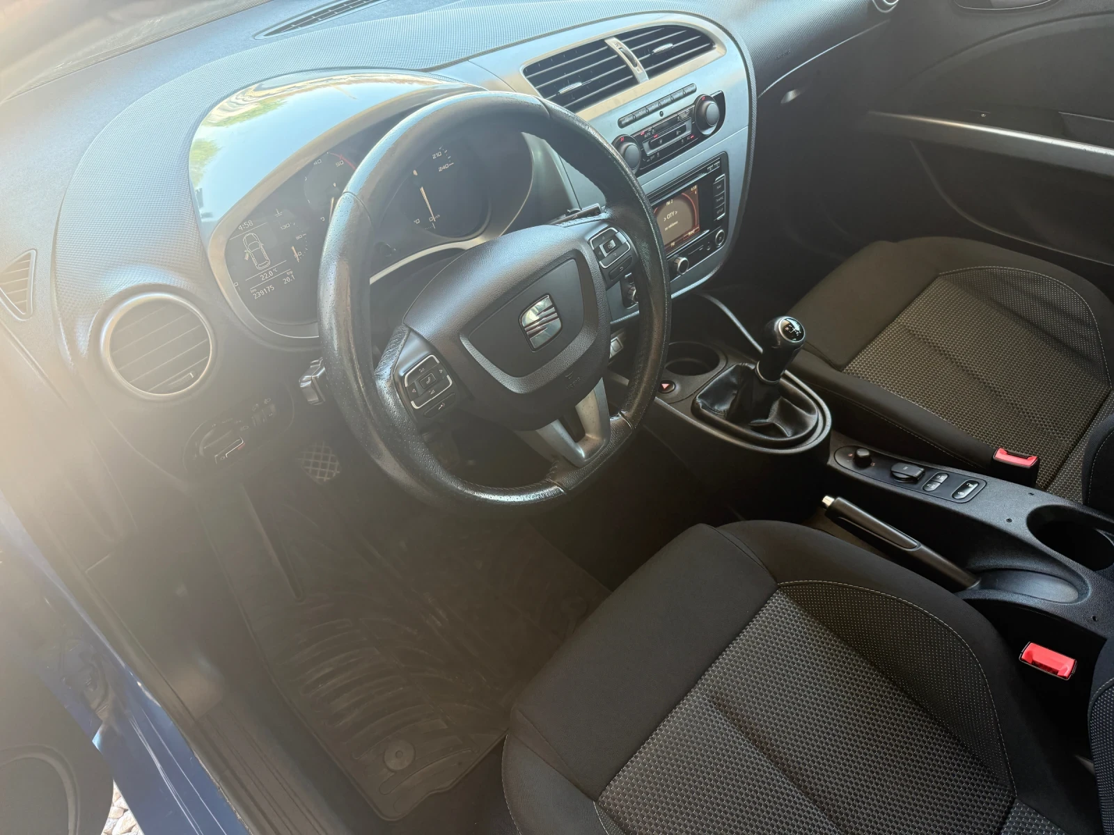 Seat Leon 1.6 TDI Face, снимка 11 - Автомобили и джипове - 54437644