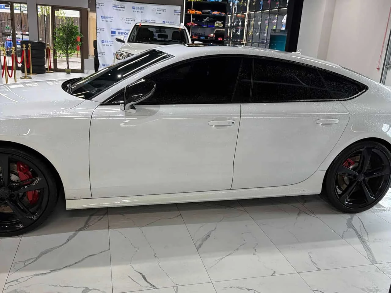 Audi Rs7  CARFAX, снимка 2 - Автомобили и джипове - 54748157