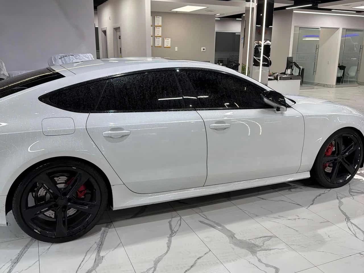 Audi Rs7  CARFAX, снимка 3 - Автомобили и джипове - 54748157