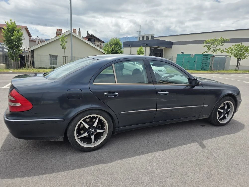 Mercedes-Benz E 270 2.7CDI  2003g  .Бартер колата е в София, снимка 4 - Автомобили и джипове - 54885848