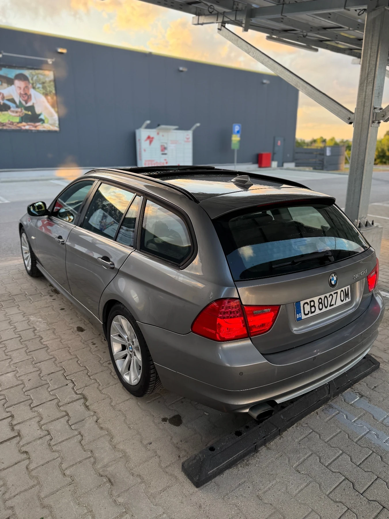 BMW 320 Ръчка задно , снимка 5 - Автомобили и джипове - 54906750