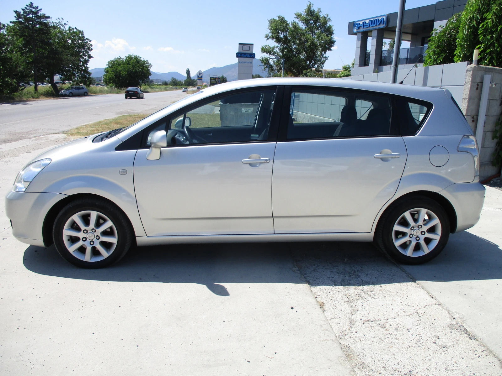 Toyota Corolla verso 2.2/ДИЗЕЛ/136кс./6-СКОРОСТИ/КАТО НОВА/, снимка 7 - Автомобили и джипове - 55101593