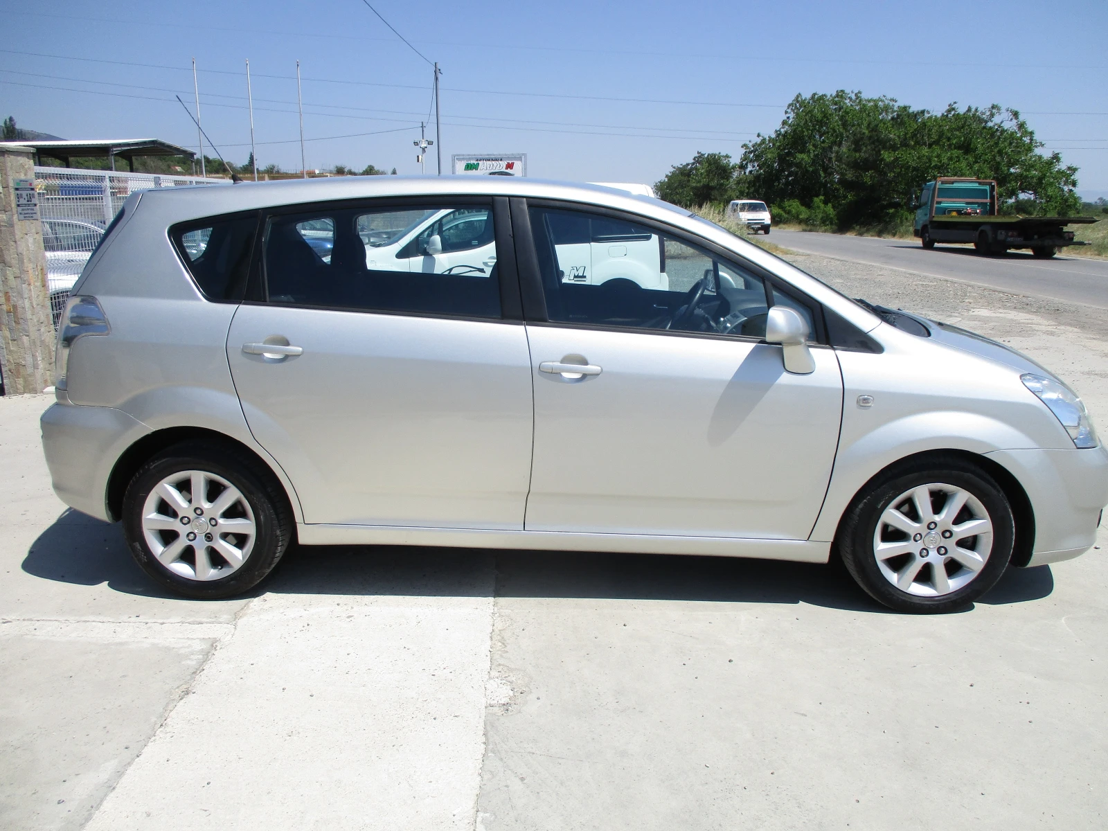 Toyota Corolla verso 2.2/ДИЗЕЛ/136кс./6-СКОРОСТИ/КАТО НОВА/, снимка 3 - Автомобили и джипове - 55101593