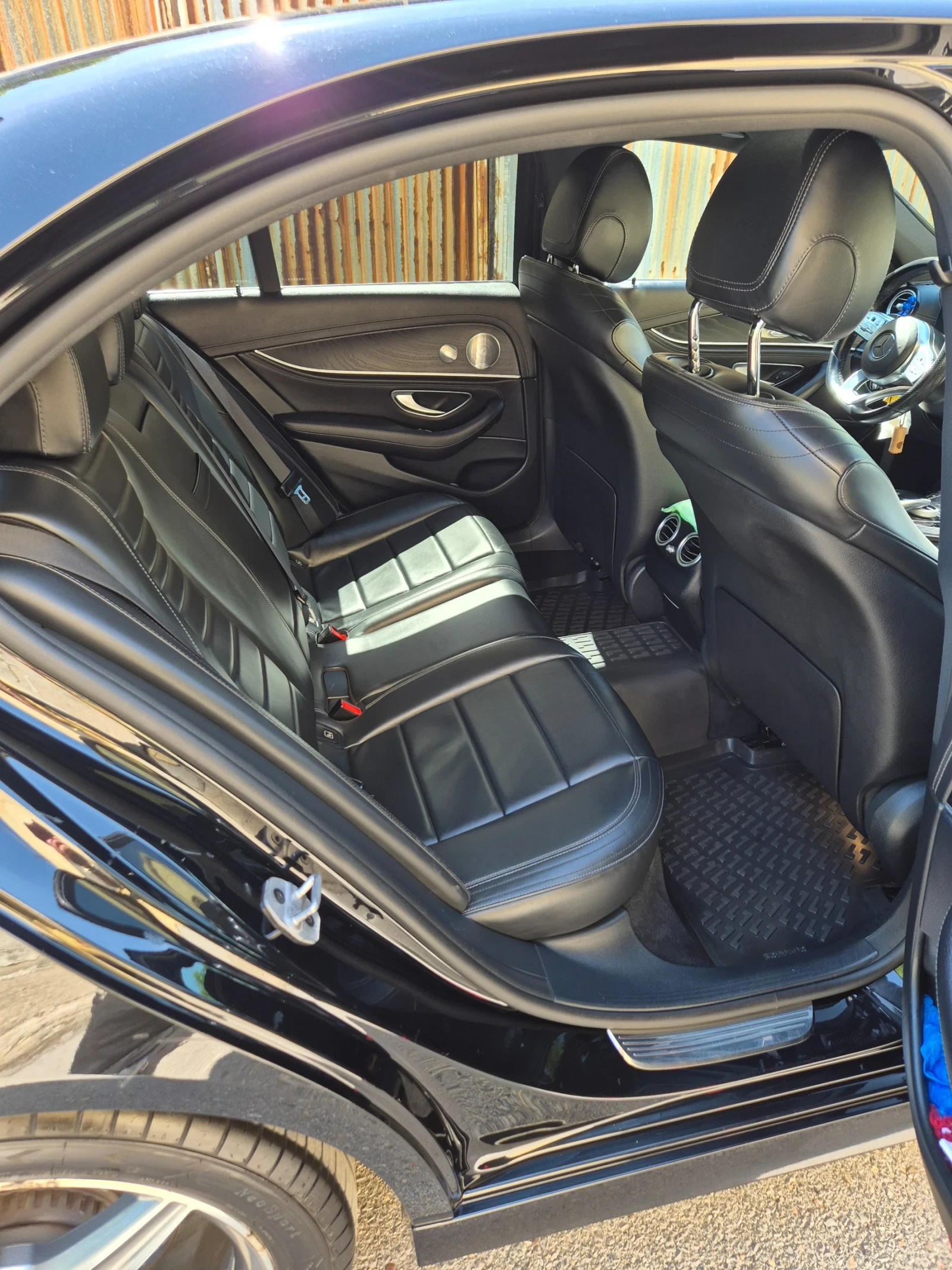Mercedes-Benz E 220 2.2, снимка 10 - Автомобили и джипове - 55385940