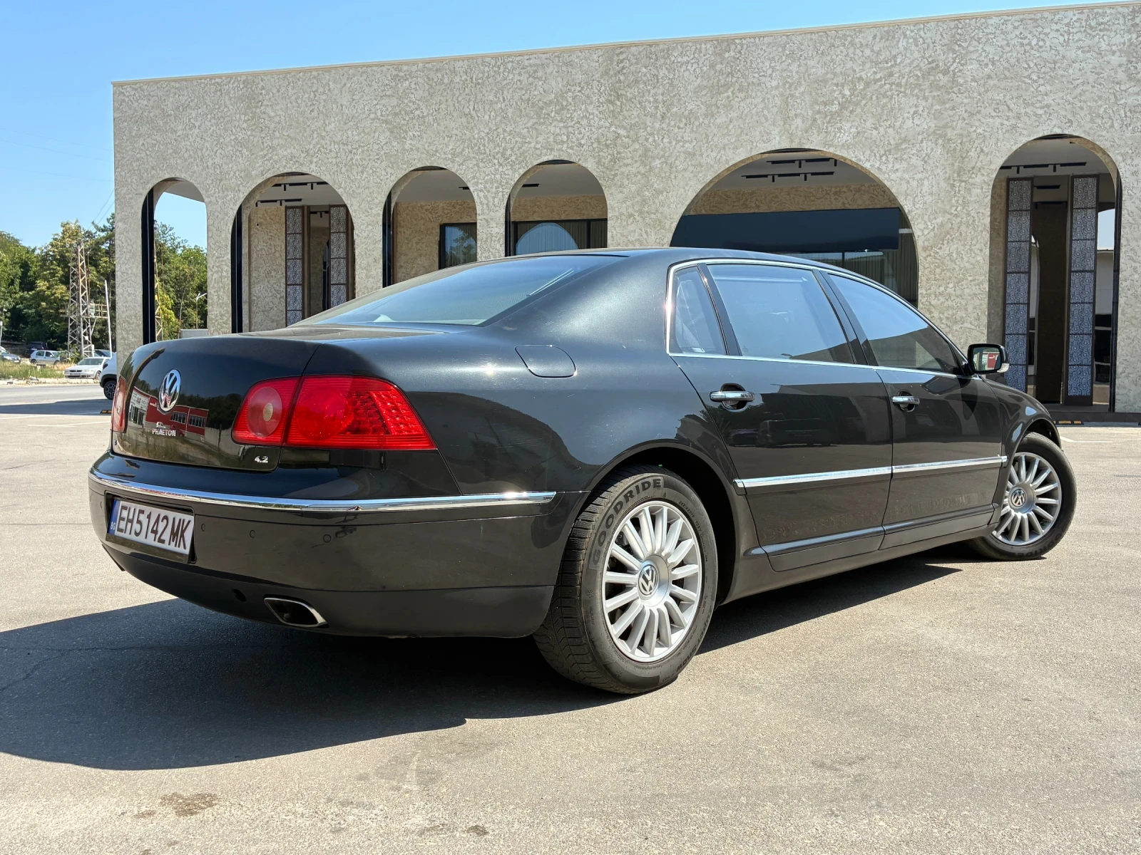 VW Phaeton 4.2 Бензин LONG 4x4 ШВЕЙЦАРИЯ, снимка 3 - Автомобили и джипове - 55642758