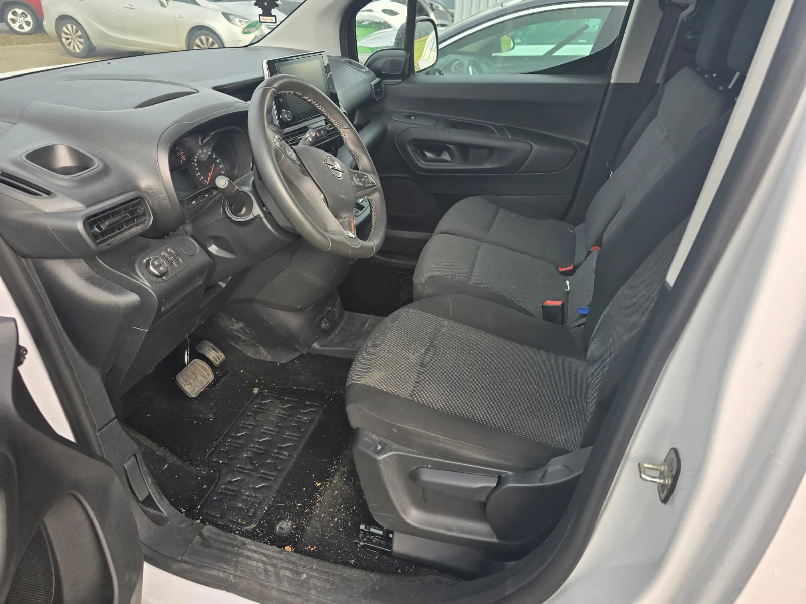 Opel Combo 1.5TDI-AВТОМАТ, снимка 8 - Автомобили и джипове - 55687665
