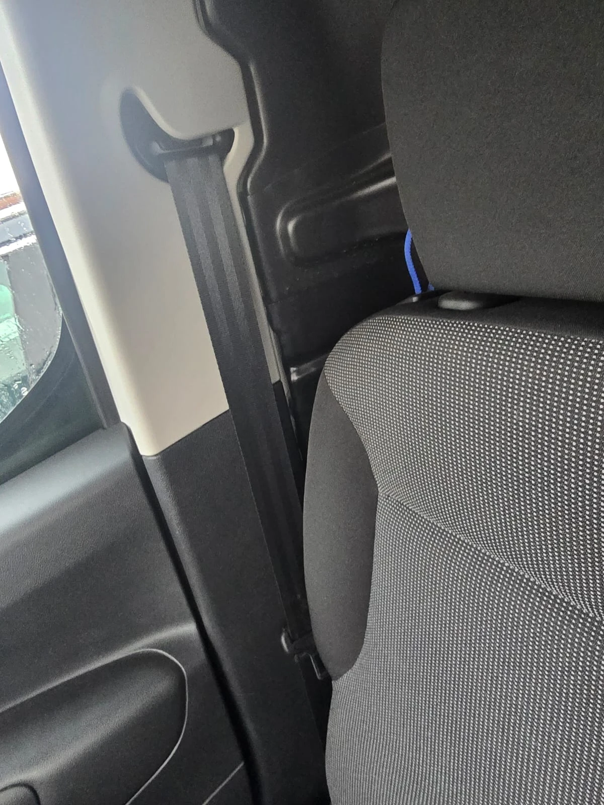 Opel Combo 1.5TDI-AВТОМАТ, снимка 11 - Автомобили и джипове - 55687665