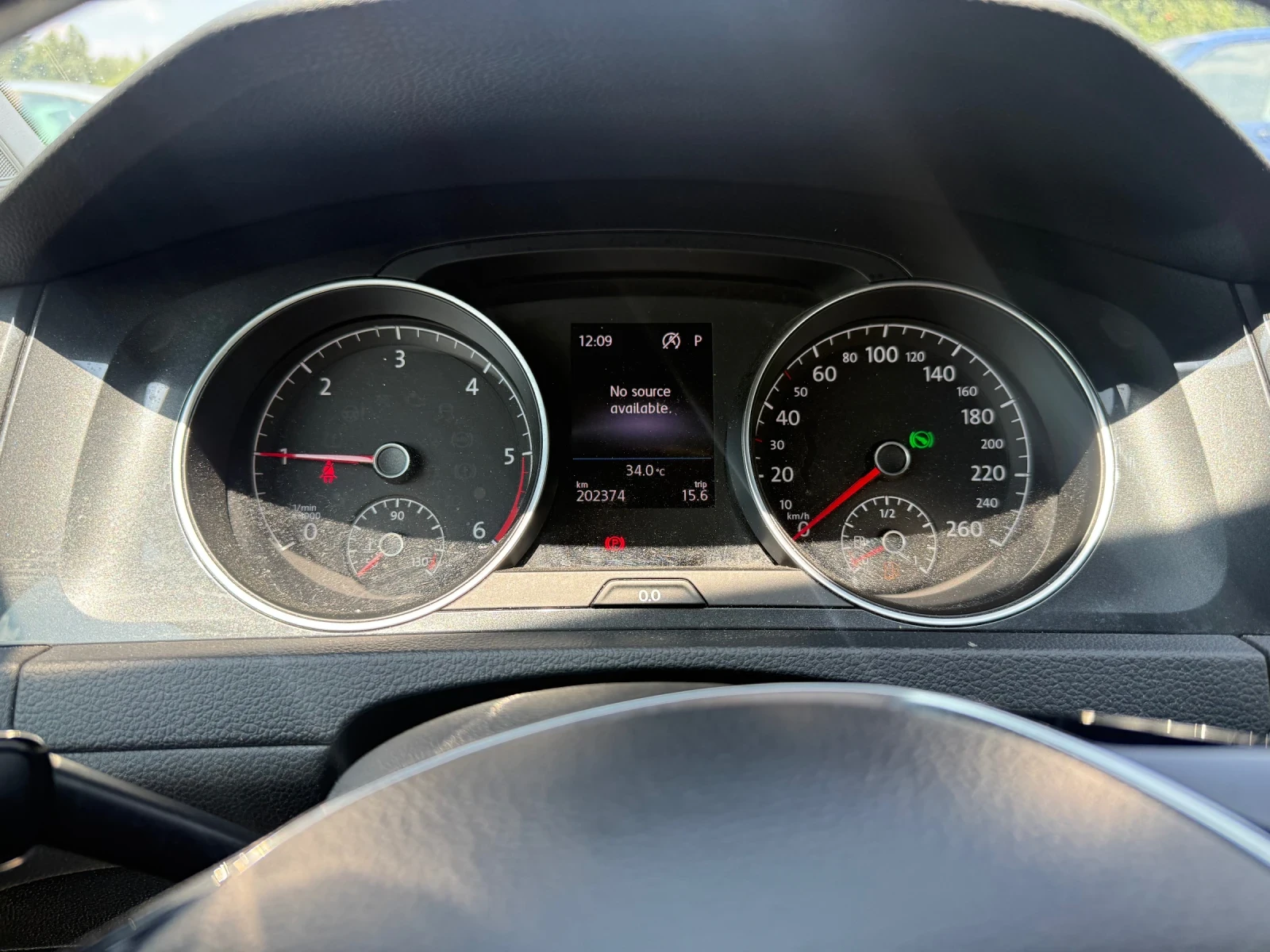VW Golf 7.5 2.0tdi 150hp Дистроник , снимка 10 - Автомобили и джипове - 55702630