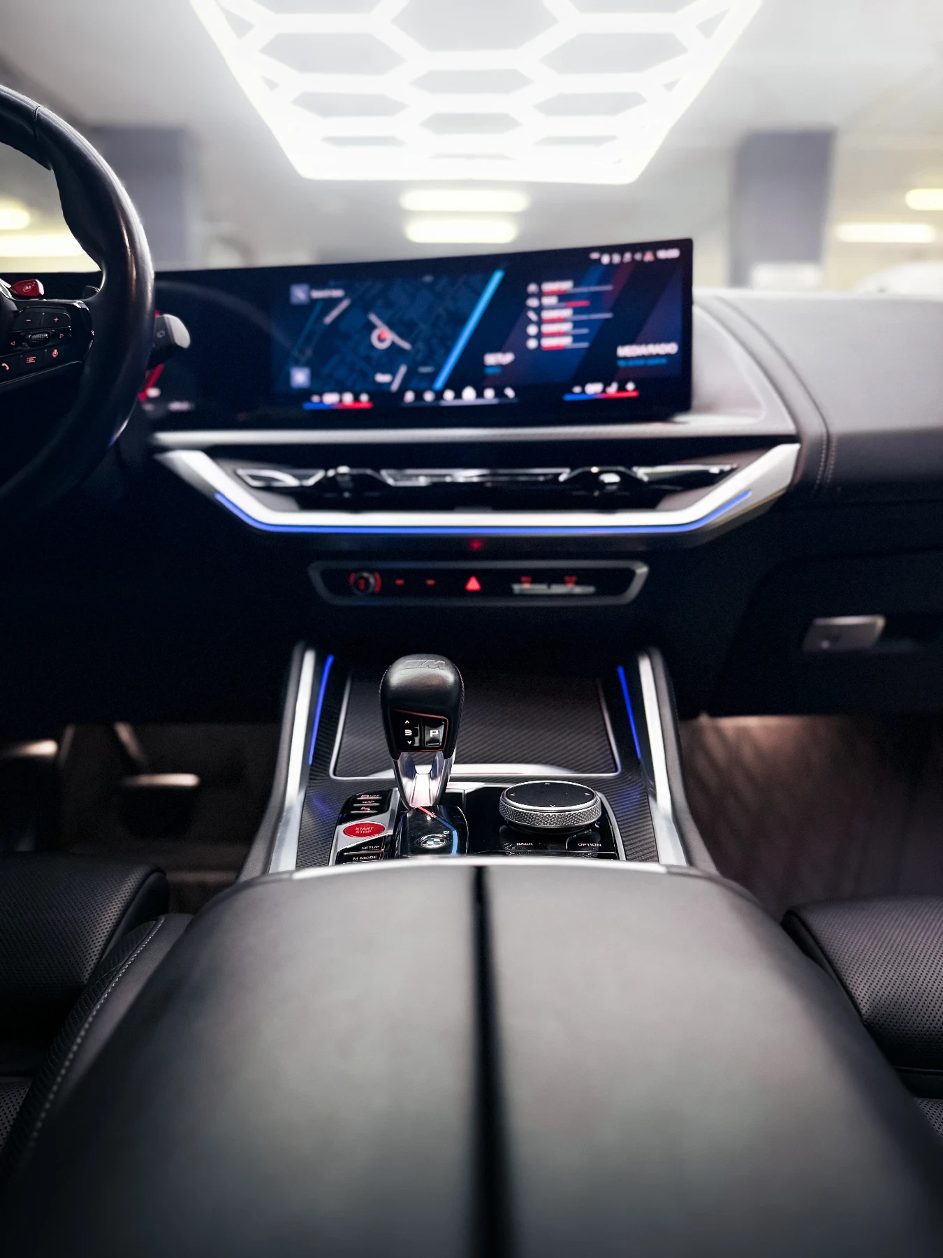 BMW XM, снимка 9 - Автомобили и джипове - 55974045
