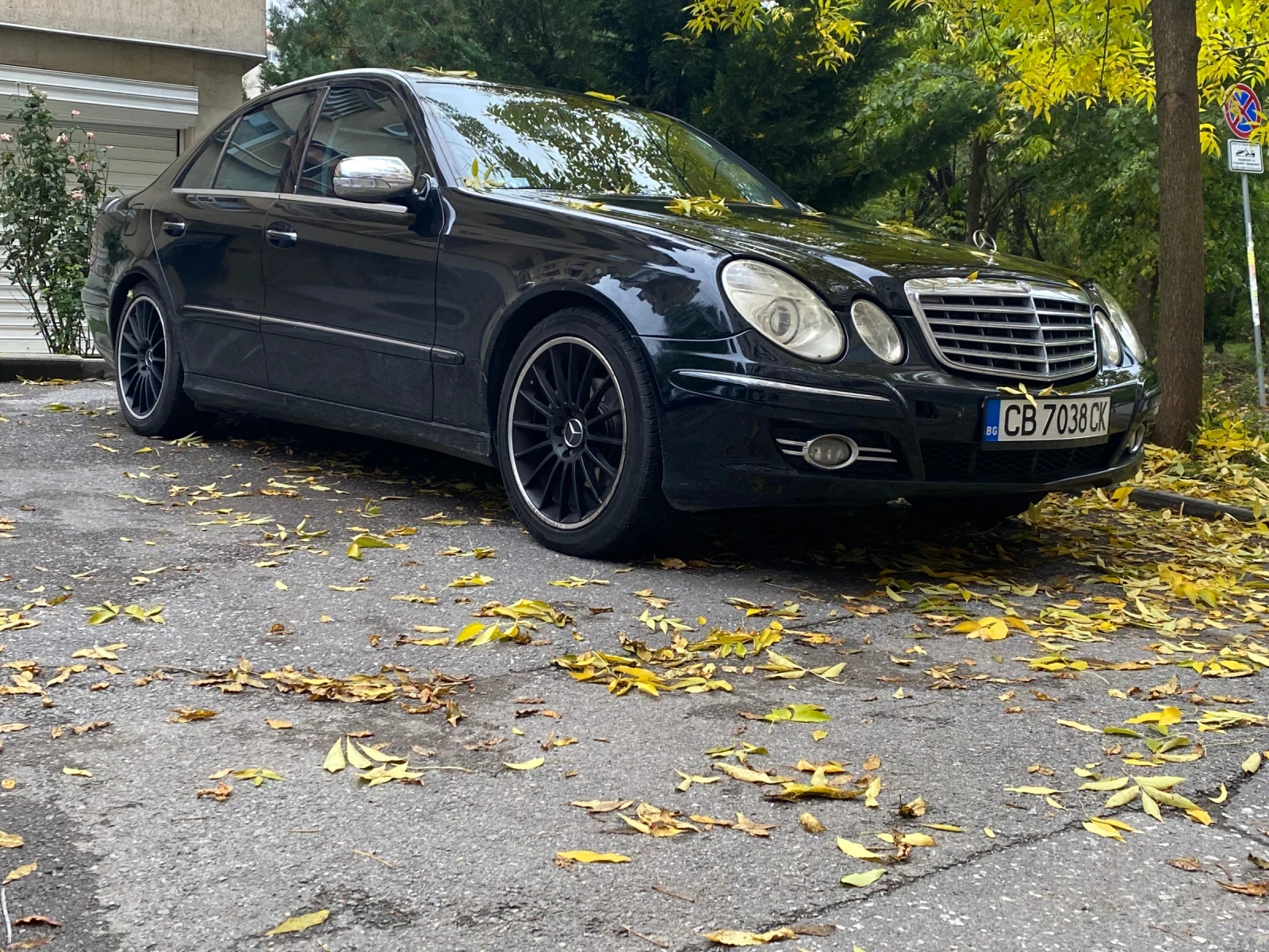Mercedes-Benz E 220, снимка 2 - Автомобили и джипове - 56465913