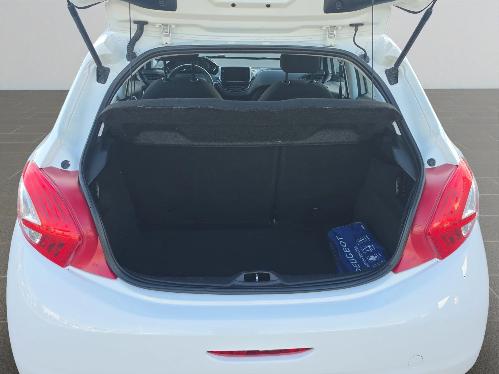 Peugeot 208 5P ACTIVE 1.4 HDi 68 BVM5//1411088 | Mobile.bg � ����������� 13
