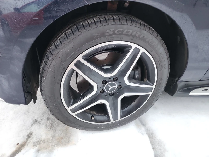 Mercedes-Benz GLE 43 AMG * * CARFAX * * АВТО КРЕДИТ * * , снимка 5 - Автомобили и джипове - 53459942