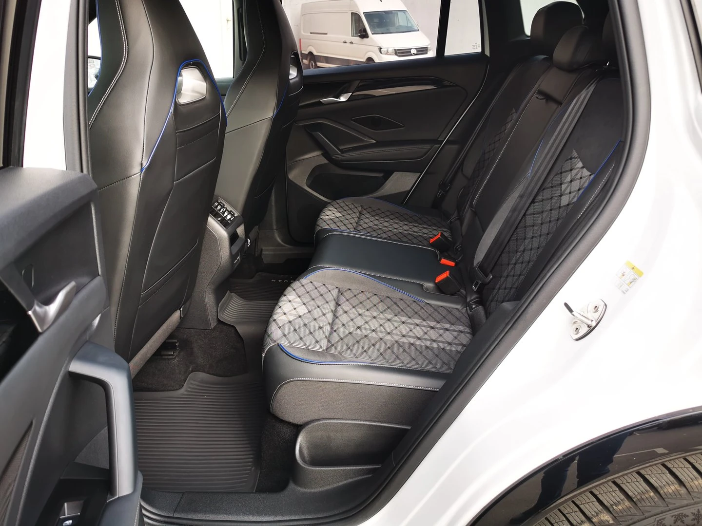 VW Tiguan R-Line 2.0 TDI SCR 4MOTION DSG | Mobile.bg � ����������� 7