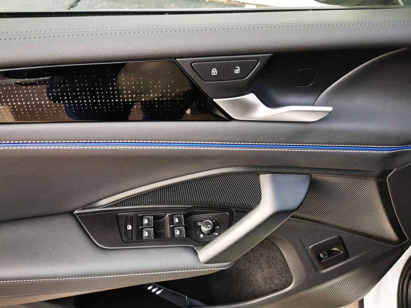 VW Tiguan R-Line 2.0 TDI SCR 4MOTION DSG | Mobile.bg � ����������� 13