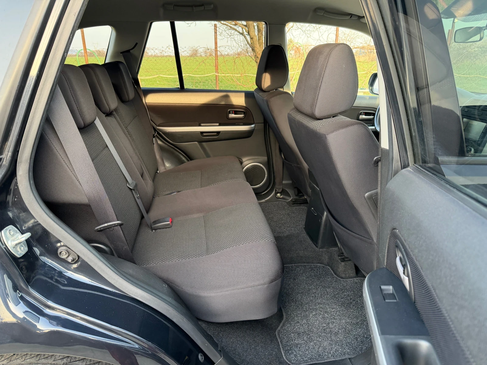 Suzuki Grand vitara 2.4. 4x4, снимка 12 - Автомобили и джипове - 53711827