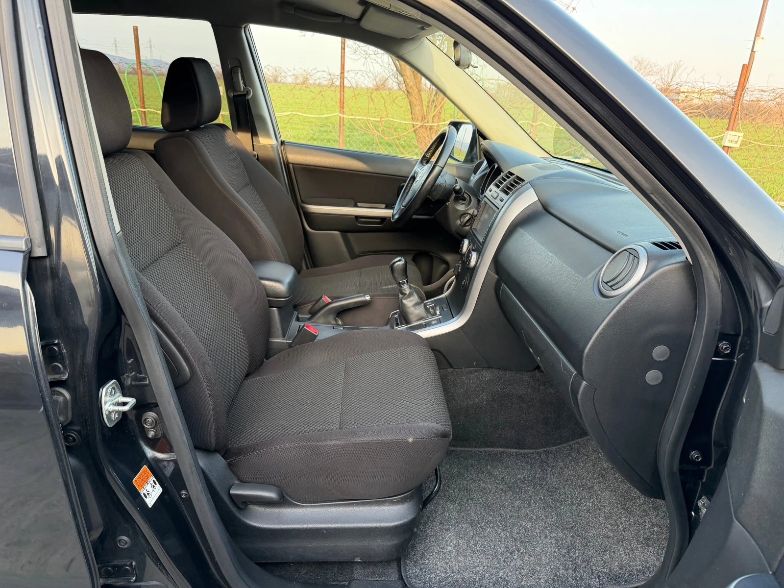 Suzuki Grand vitara 2.4. 4x4, снимка 11 - Автомобили и джипове - 53711827