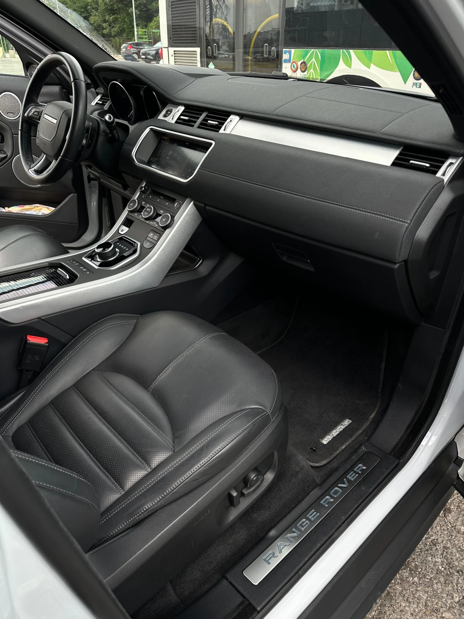 Land Rover Evoque, снимка 14 - Автомобили и джипове - 55325867