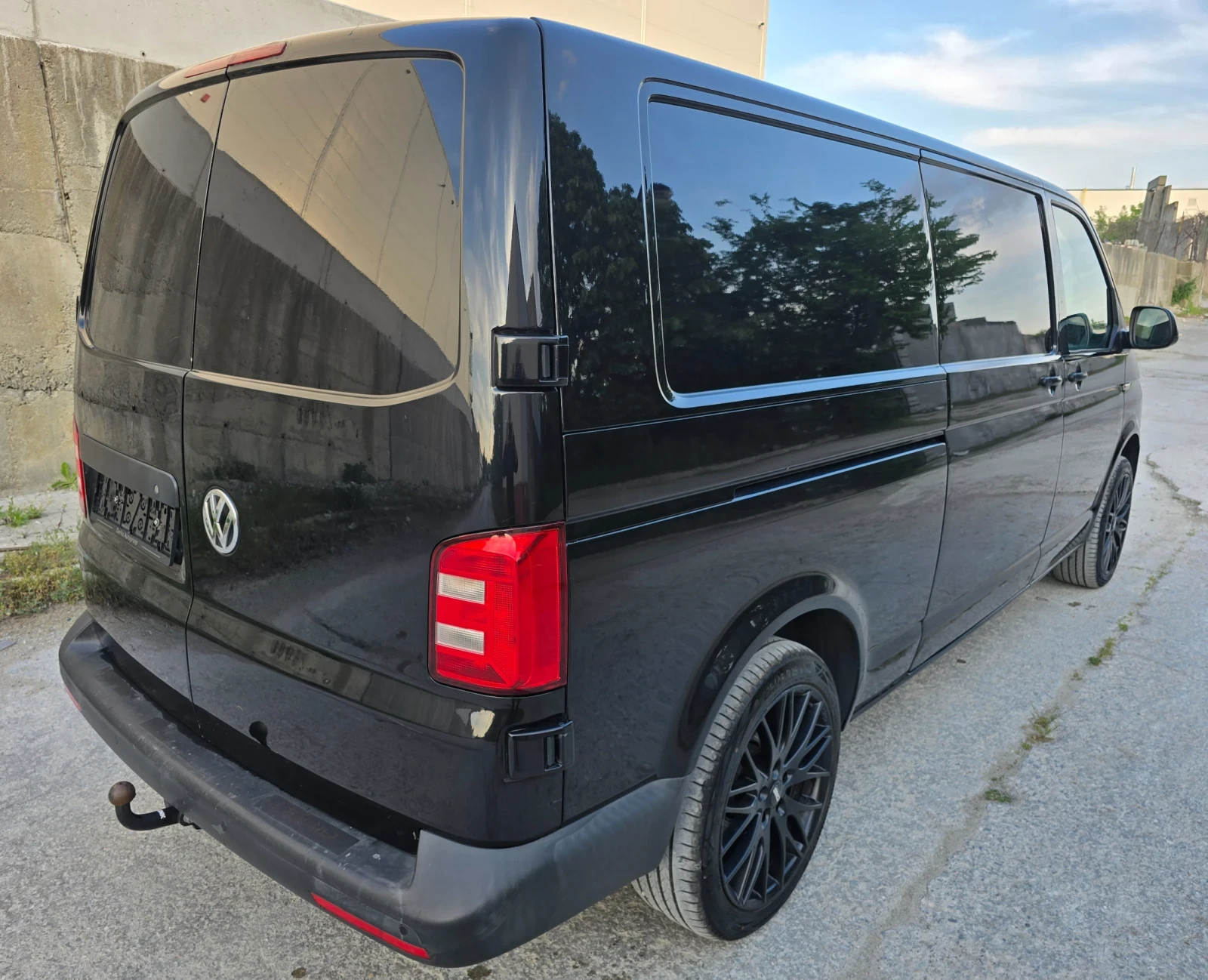 VW T6 2.0 TDI L2H2 Highline, снимка 4 - Бусове и автобуси - 54495642