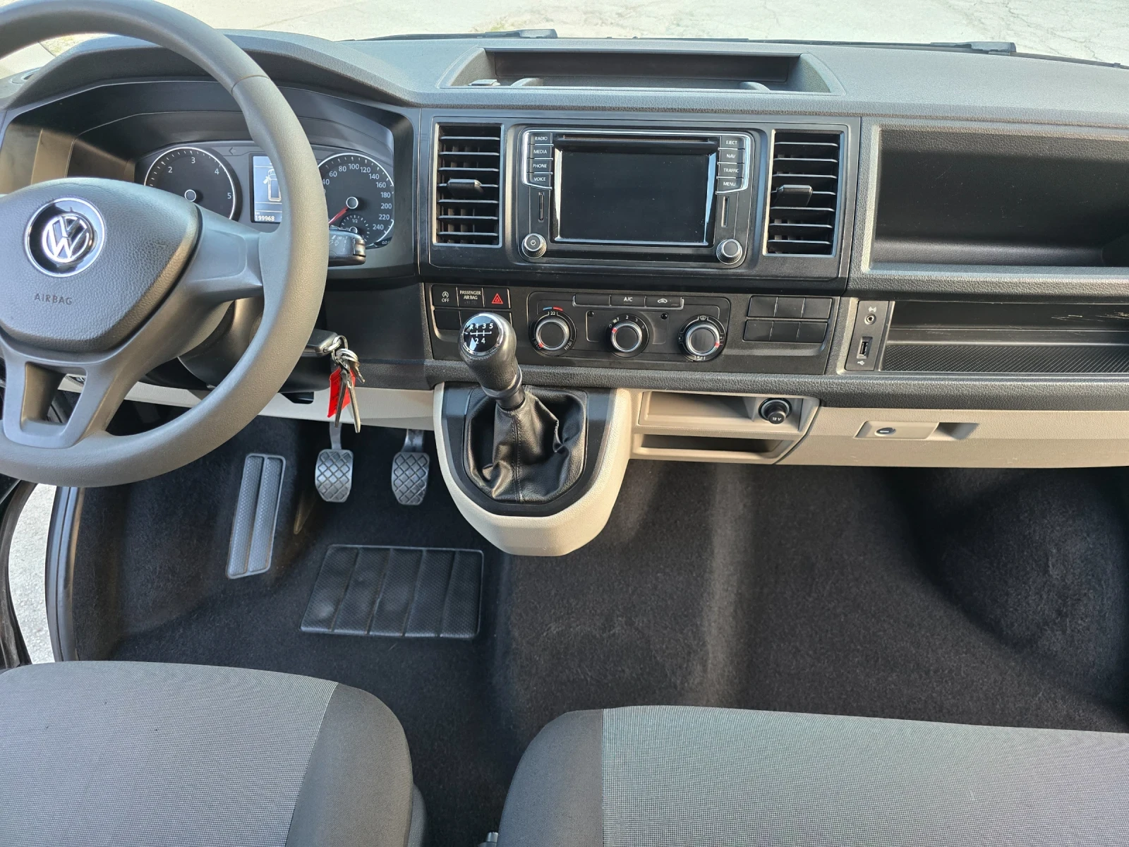 VW T6 2.0 TDI L2H2 Highline, снимка 10 - Бусове и автобуси - 54495642
