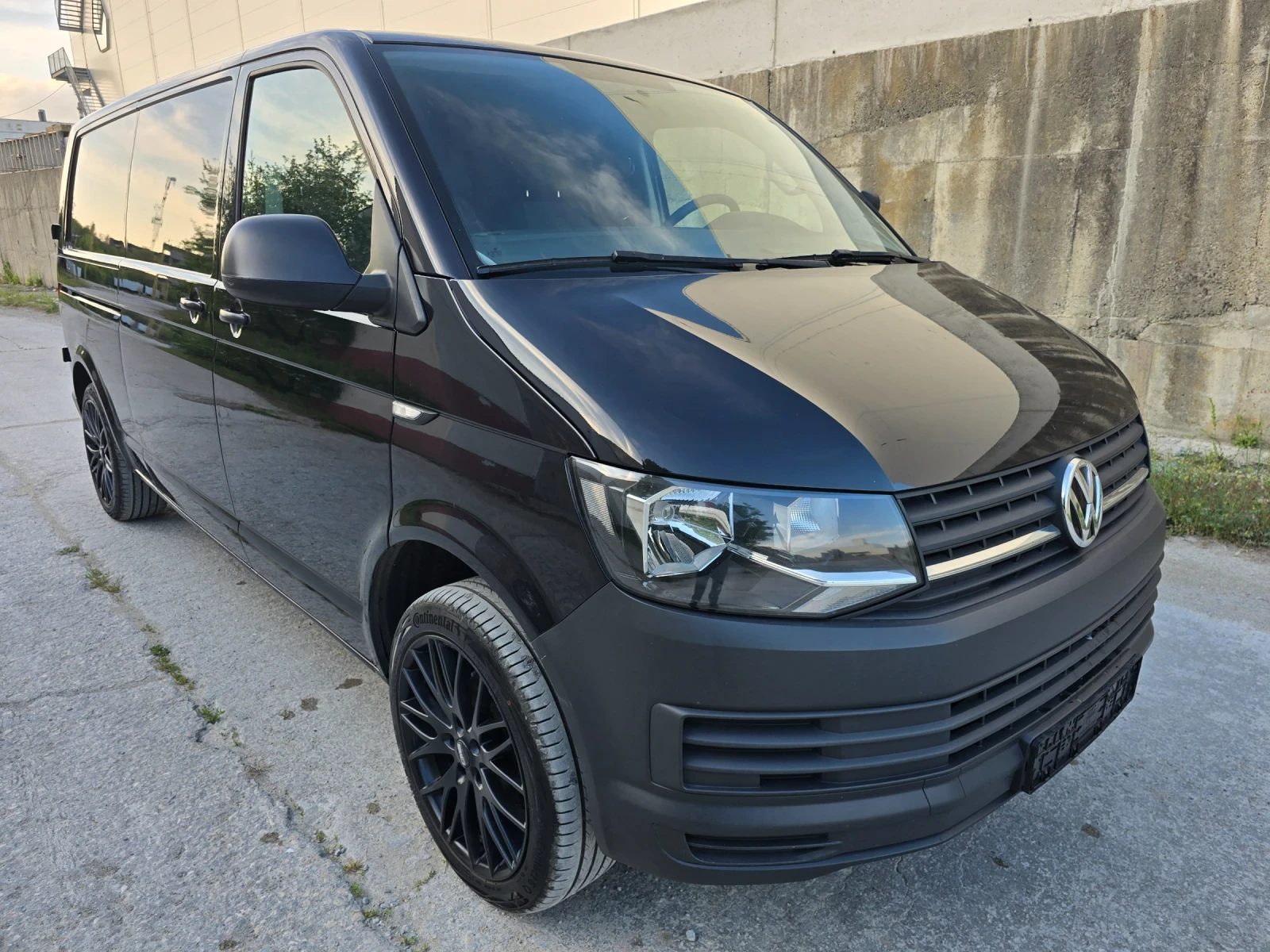 VW T6 2.0 TDI L2H2 Highline, снимка 6 - Бусове и автобуси - 54495642