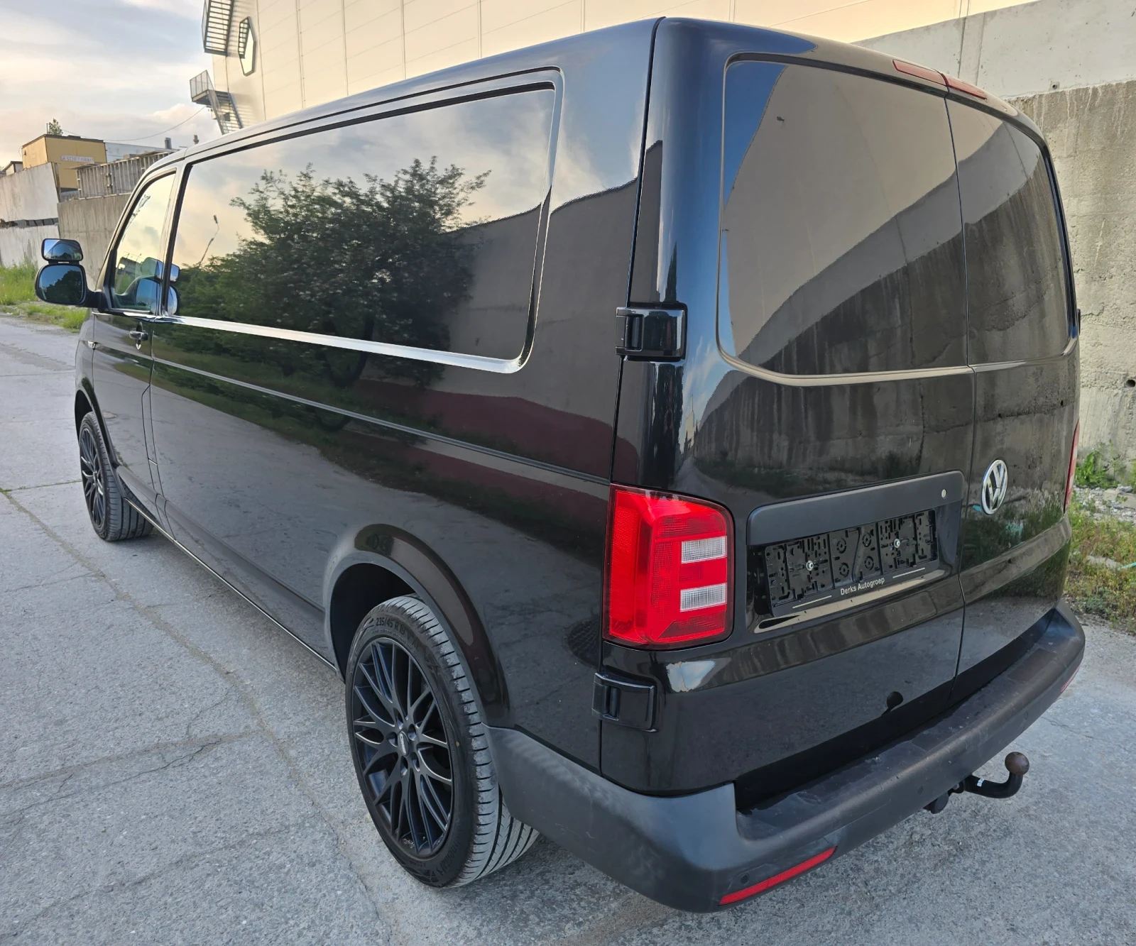 VW T6 2.0 TDI L2H2 Highline, снимка 3 - Бусове и автобуси - 54495642