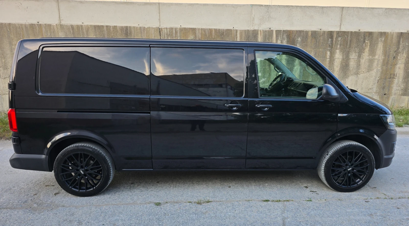 VW T6 2.0 TDI L2H2 Highline, снимка 5 - Бусове и автобуси - 54495642