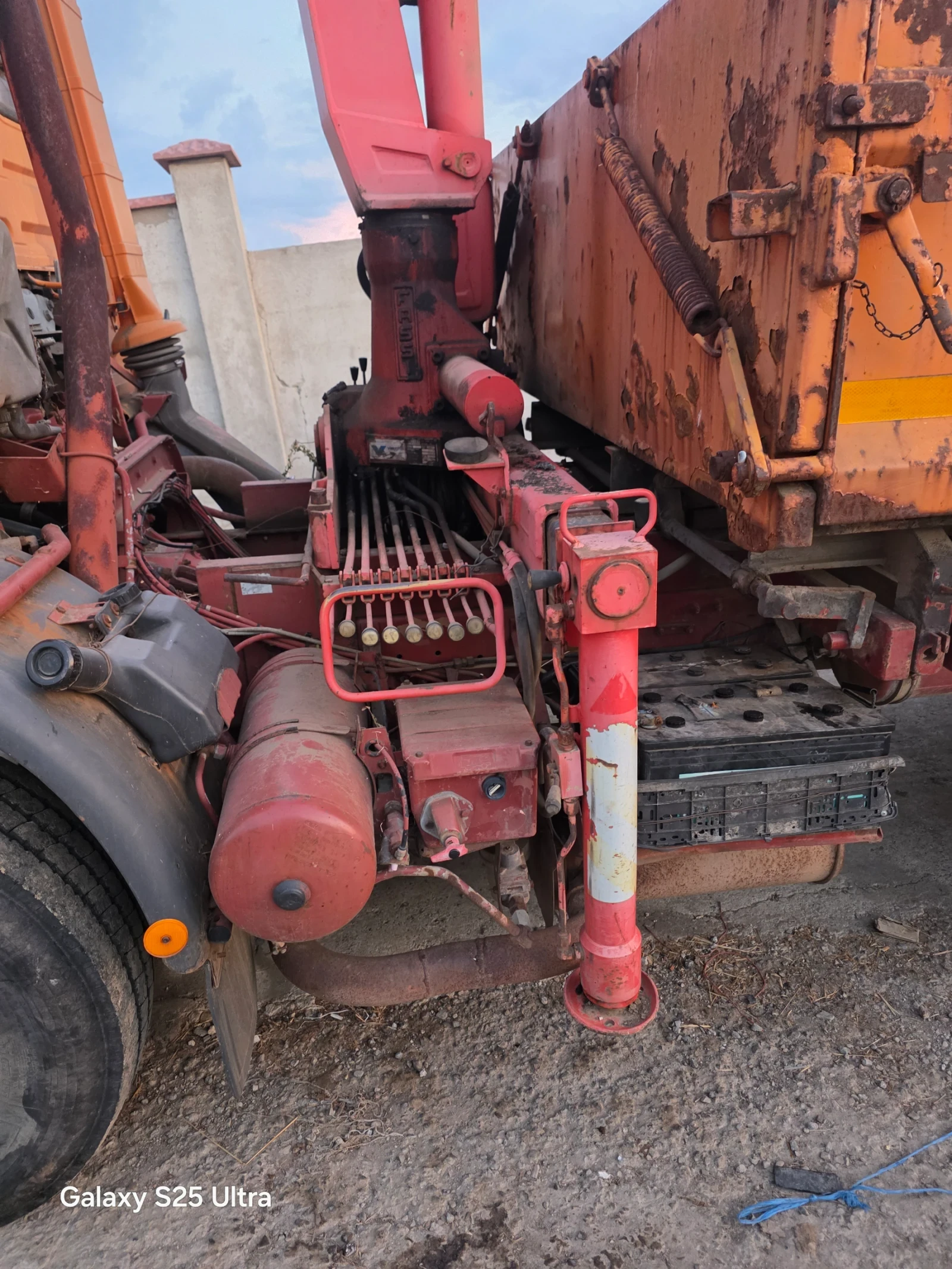Renault Diesel Самосвал, снимка 5 - Камиони - 55946065