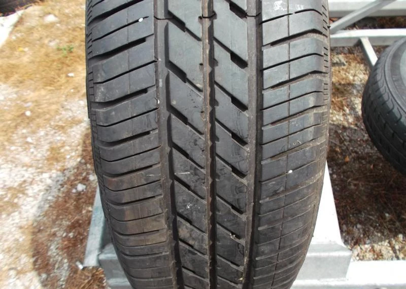 Гуми Летни 185/65R15, снимка 1 - Гуми и джанти - 5493098