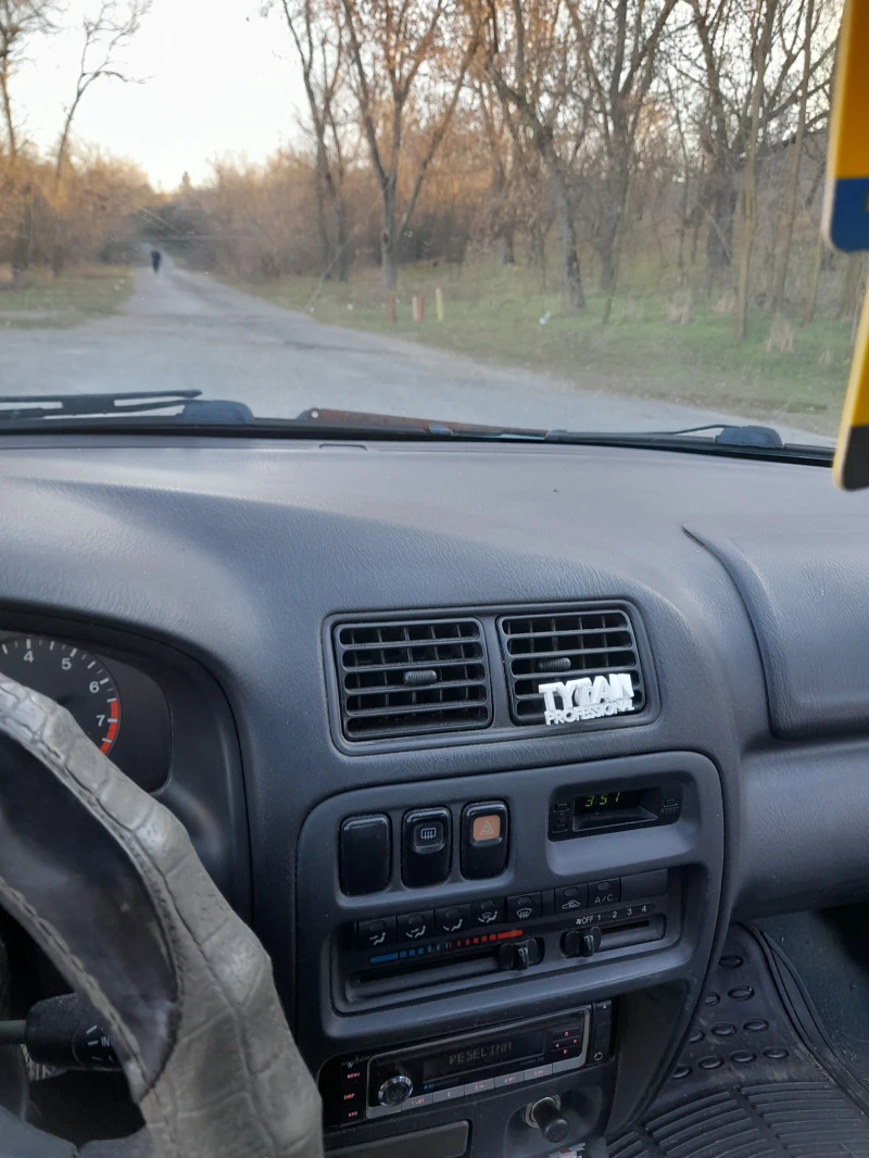 Mazda 323, снимка 11 - Автомобили и джипове - 47345857