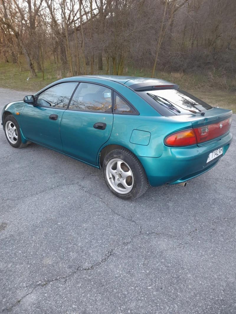 Mazda 323, снимка 2 - Автомобили и джипове - 47345857