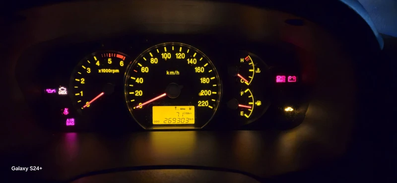 Kia Carens CRDi, снимка 14 - Автомобили и джипове - 52023133