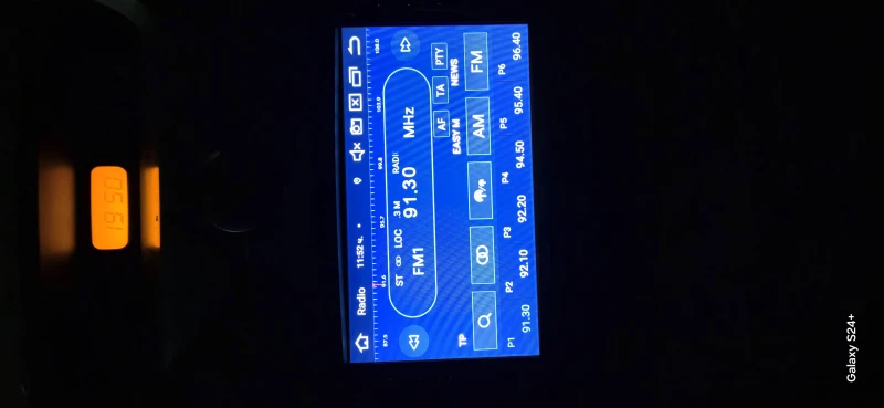 Kia Carens CRDi, снимка 13 - Автомобили и джипове - 52023133