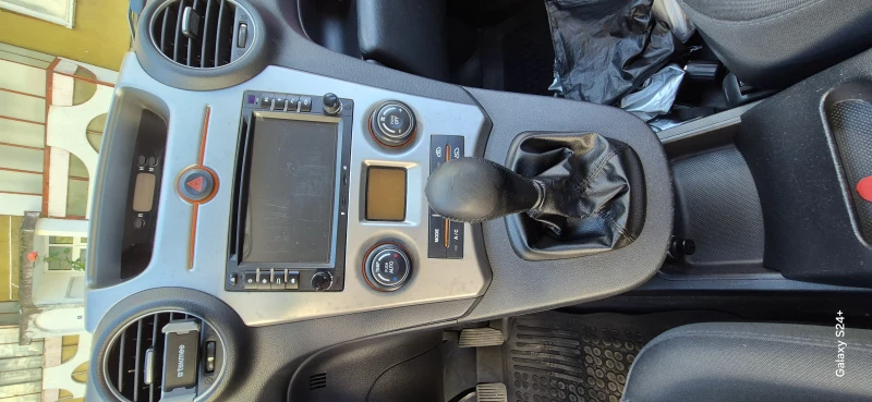 Kia Carens CRDi, снимка 4 - Автомобили и джипове - 52023133