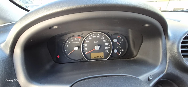 Kia Carens CRDi, снимка 5 - Автомобили и джипове - 52023133