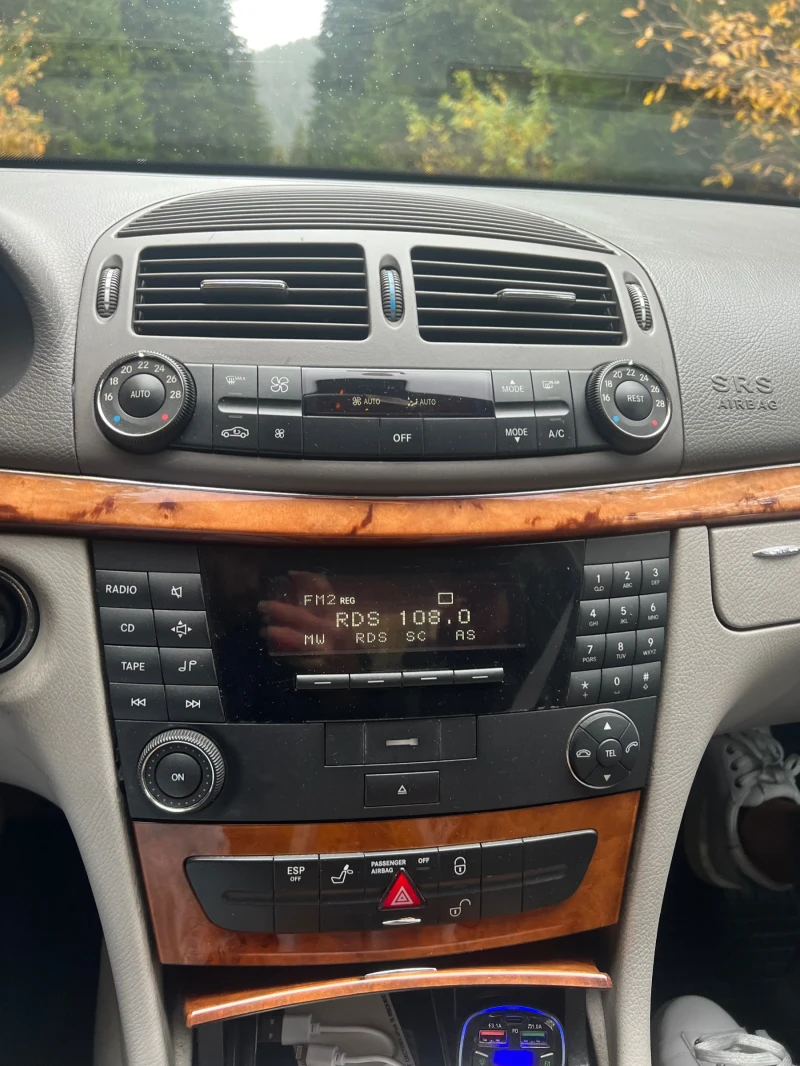 Mercedes-Benz E 270, снимка 12 - Автомобили и джипове - 52189452