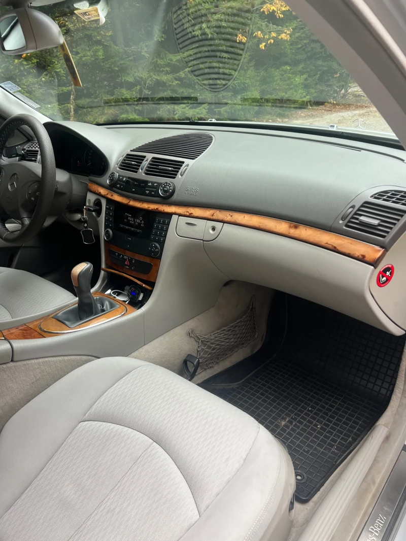 Mercedes-Benz E 270, снимка 11 - Автомобили и джипове - 52189452