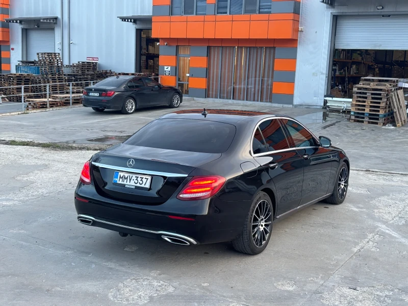 Mercedes-Benz E 220, снимка 8 - Автомобили и джипове - 52697094