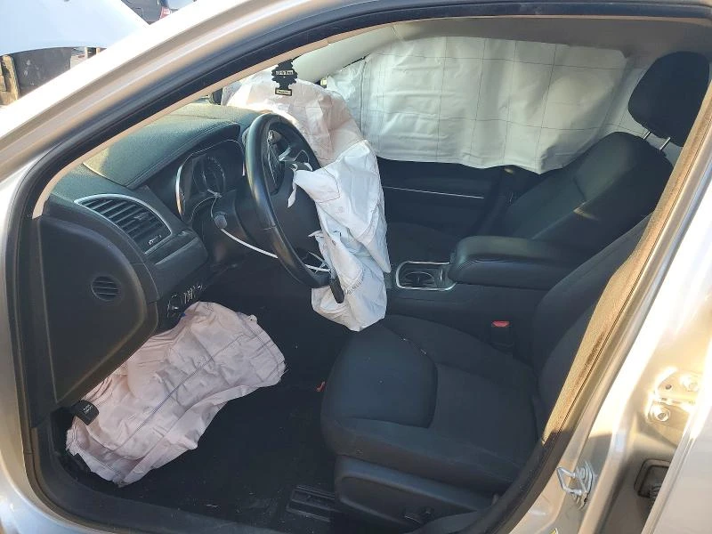 Chrysler 200 3.6L 6 Rear-wheel drive, снимка 8 - Автомобили и джипове - 53713614