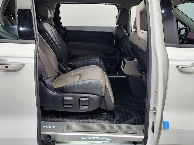 Kia Carnival 3.5 L Automatic, снимка 12 - Автомобили и джипове - 55848141