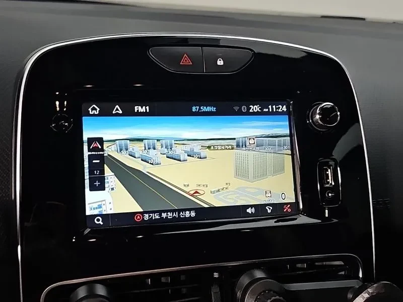 Renault Samsung Clio Iconic, снимка 14 - Автомобили и джипове - 56529082