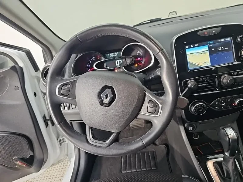 Renault Samsung Clio Iconic, снимка 9 - Автомобили и джипове - 56529082