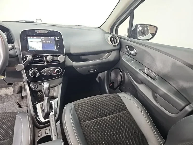 Renault Samsung Clio Iconic, снимка 10 - Автомобили и джипове - 56529082