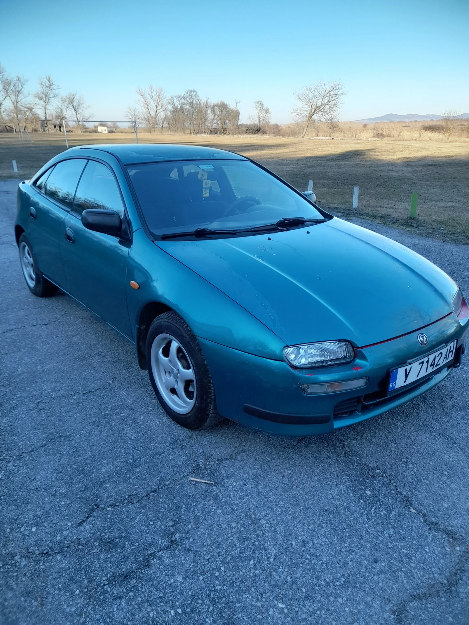 Mazda 323, снимка 1