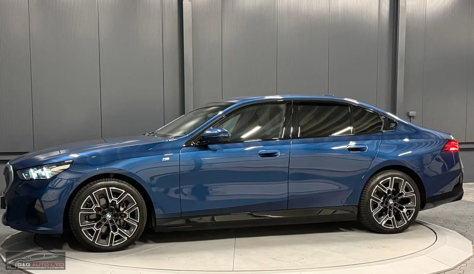 BMW i5 eDRIVE40/M-SPORT/340HP/IC.GLOW/360/ACC/MEMO/799f, снимка 1