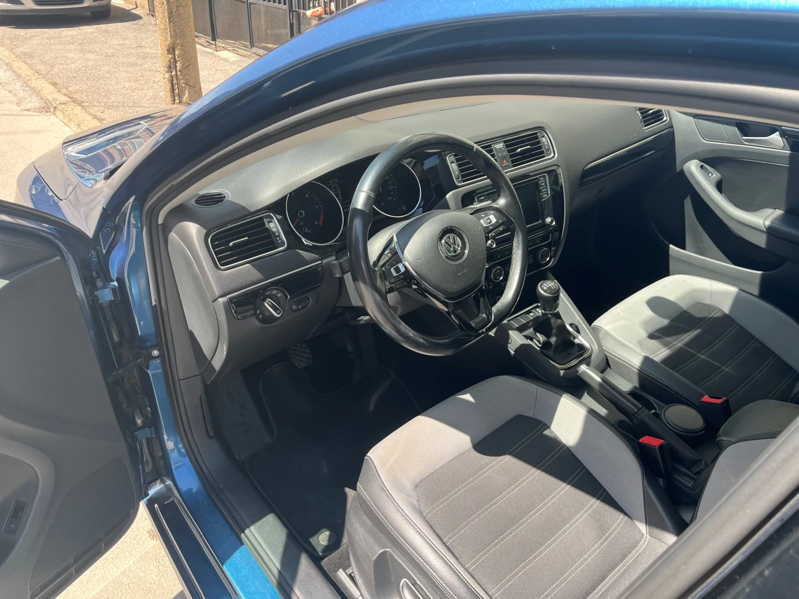 VW Jetta  - изображение 4