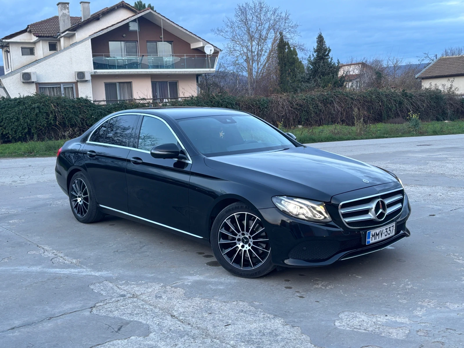 Mercedes-Benz E 220  - изображение 4