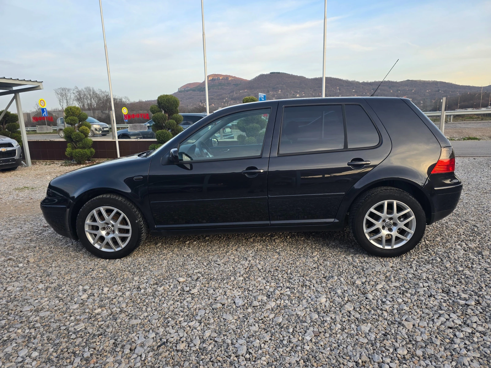 VW Golf 1.9TDI 90КС ! ! КЛИМАТРОНИК  - изображение 2